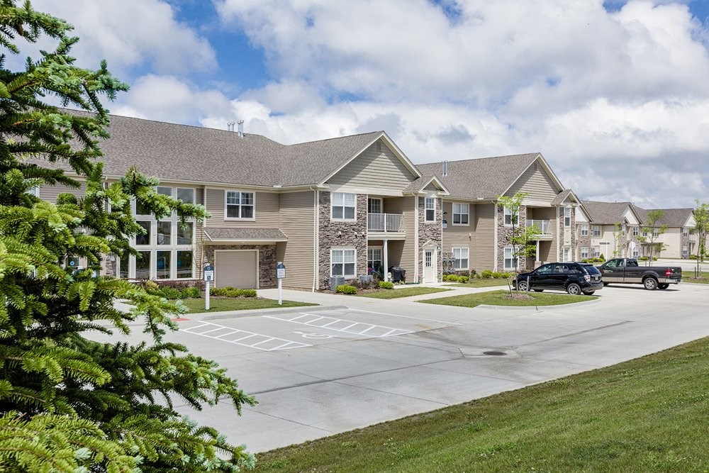 1-, 2- & 3-bedroom apartments up to 1605 sf