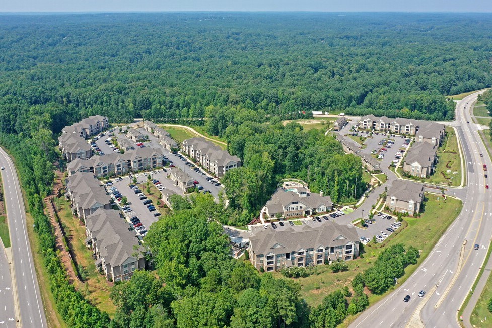 Ideally located near fine dining, shopping and entertainment