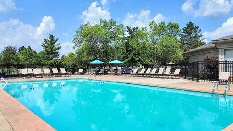 Heated outdoor pool with sundeck and WiFi