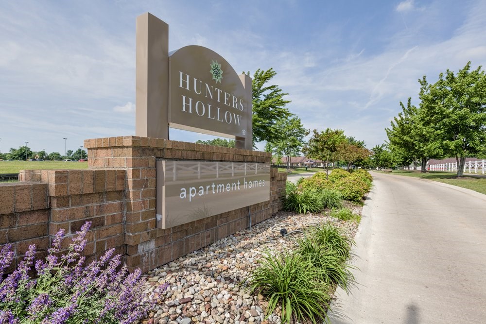 Hunters Hollow Apartments located in Strongsville, OH