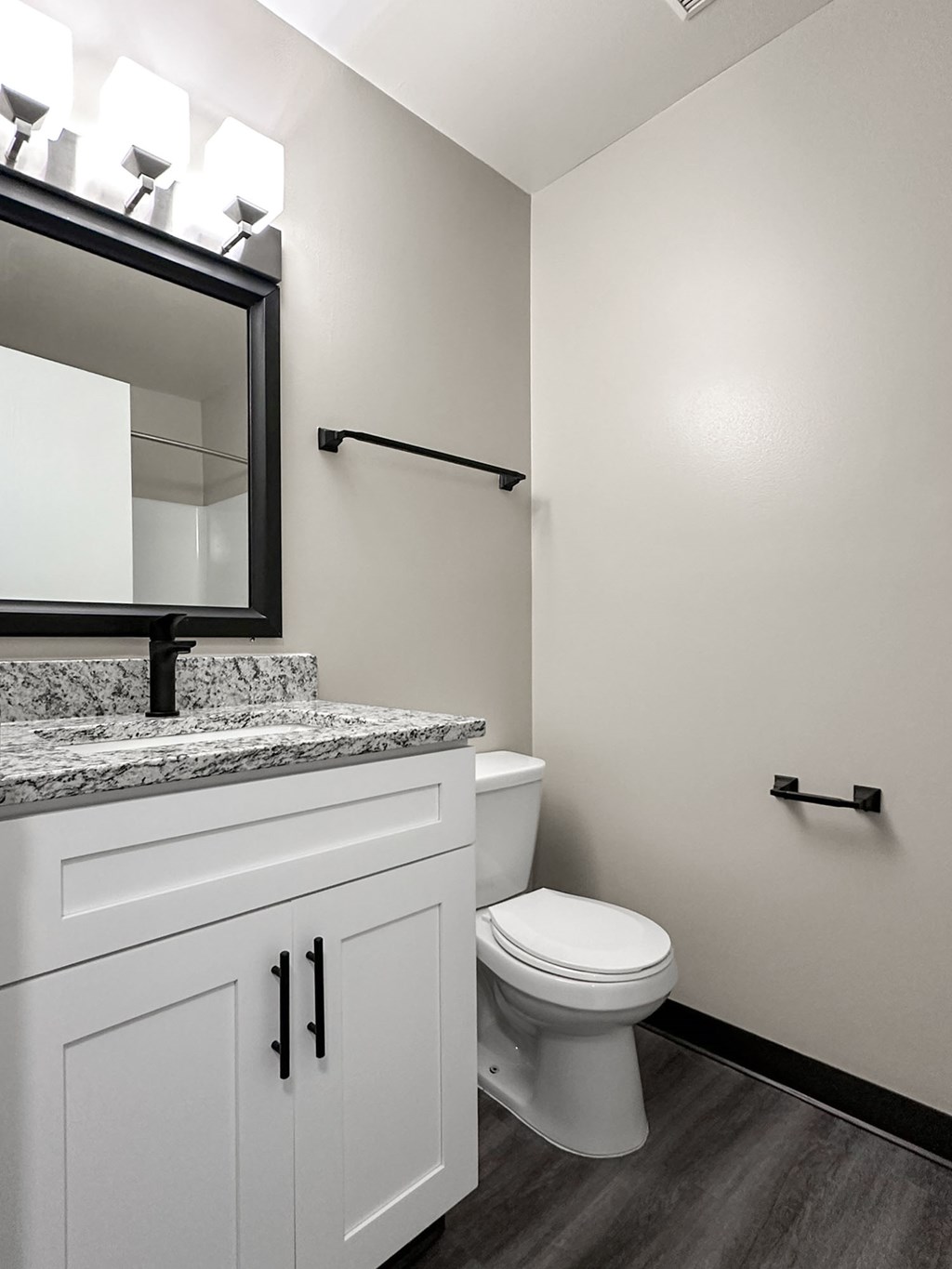 Tarrendon deluxe bathroom with granite countertops