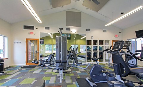 Big Creek Apartments fitness center and exercise room