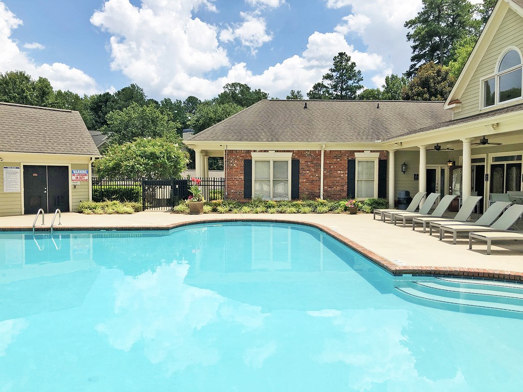 Outdoor pool with sundeck and WiFi