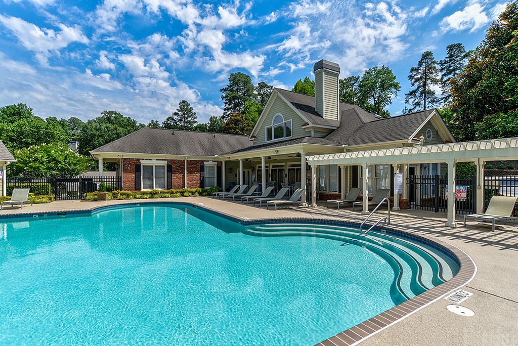 Outdoor pool with sundeck and WiFi