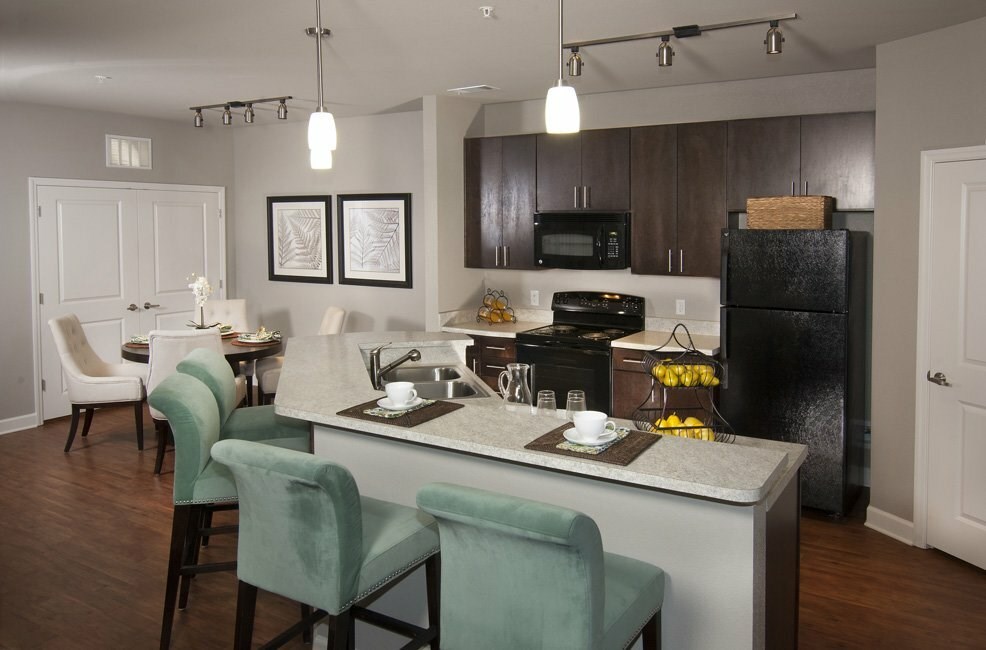 Undermount kitchen sinks with pull spray faucet