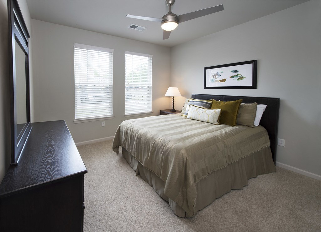 Main bedrooms with ceiling fan