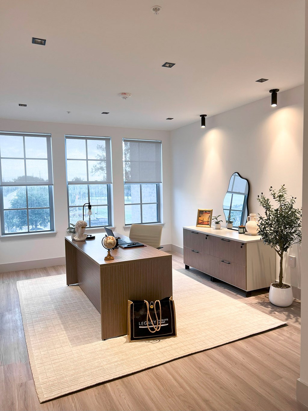 Rentable executive office