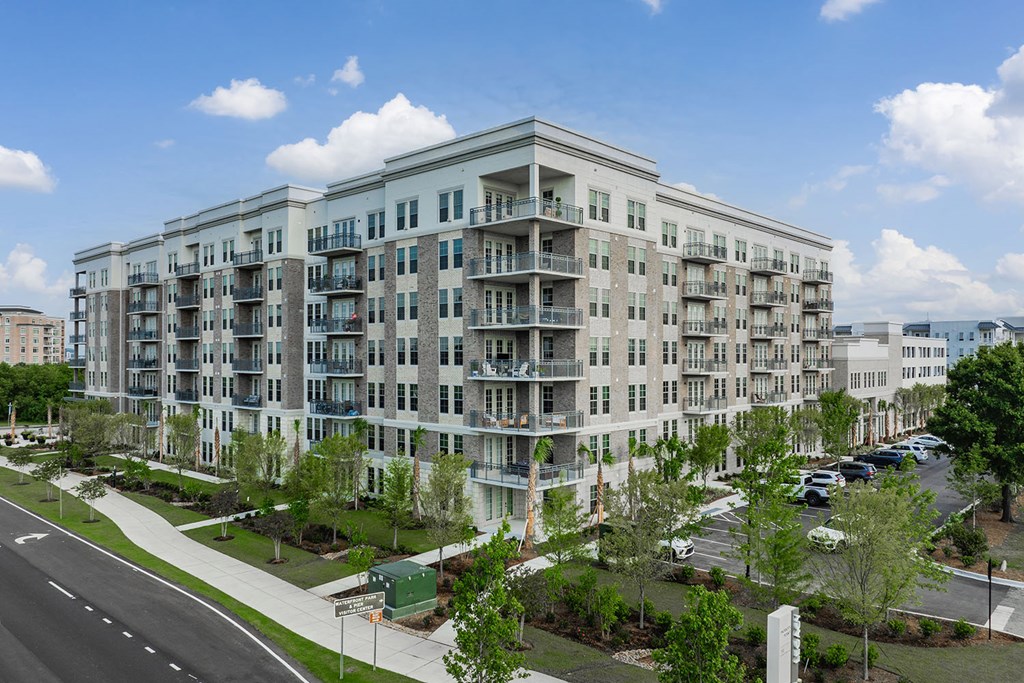 Ideally located near fine dining, shopping, recreation, entertainment and Patriots Point Nature Trail