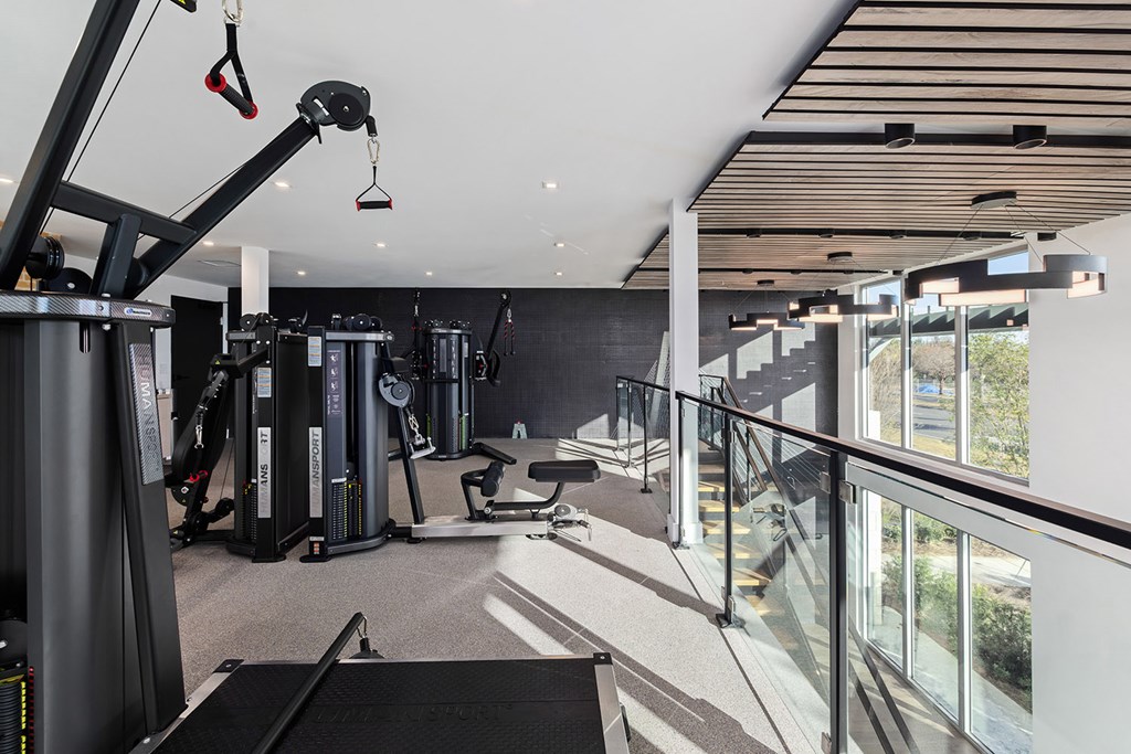 Bi-level fitness studio