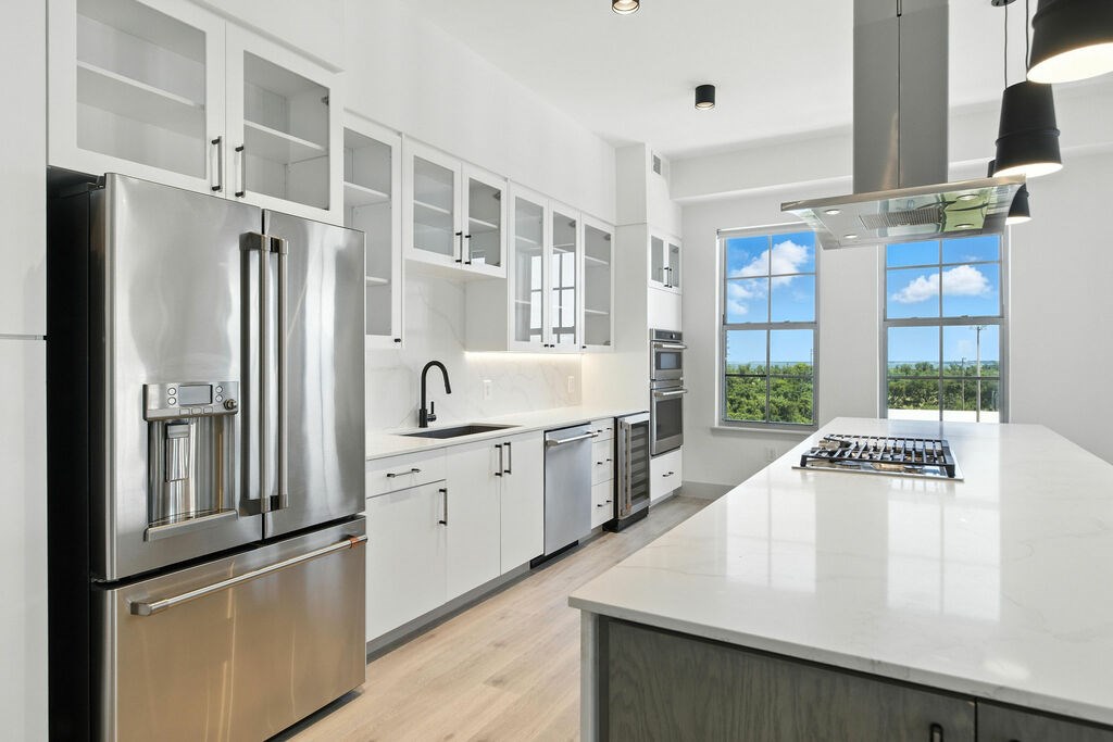 Fully-equipped kitchens with stainless steel appliances