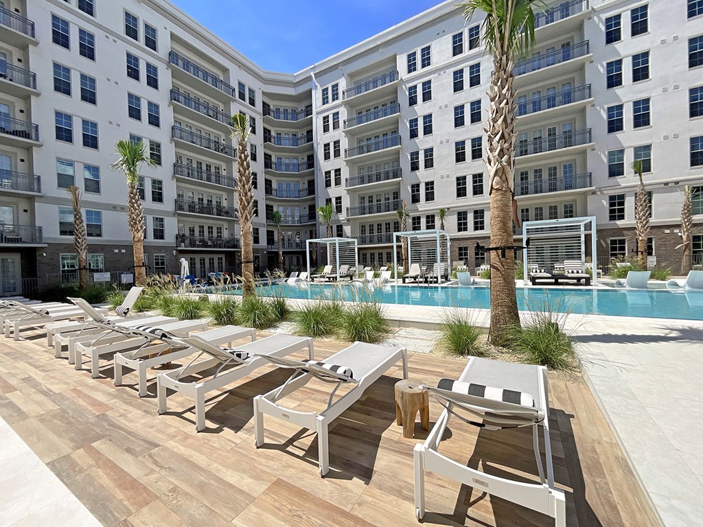 Wet deck lounge with cabanas, lounge chairs and day beds