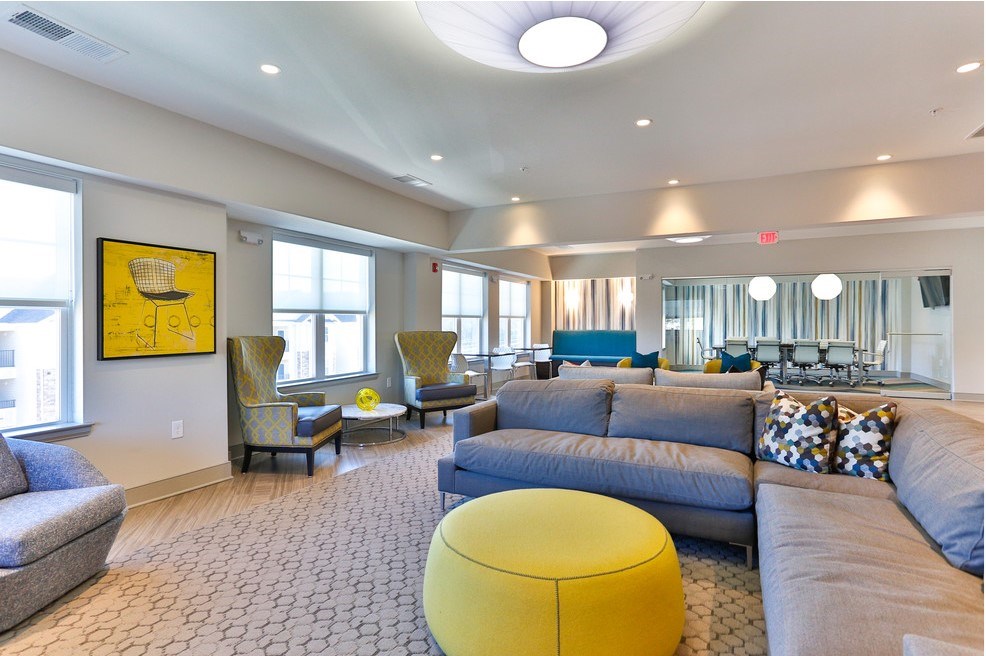 e-lounge with Wi-Fi and multi-function printer