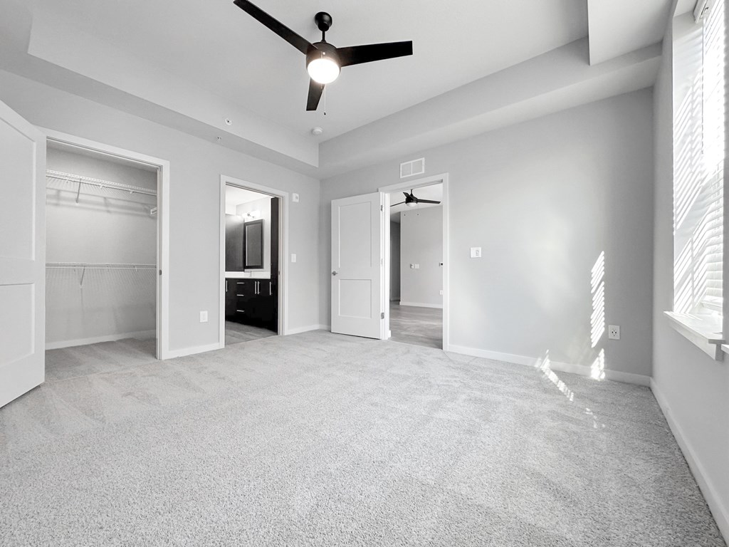 Large bedrooms with ceiling fan