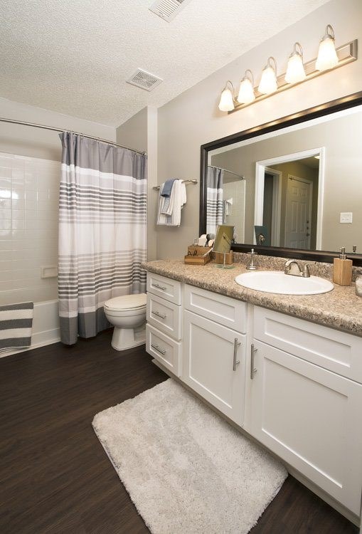 Large bathrooms (Classic)