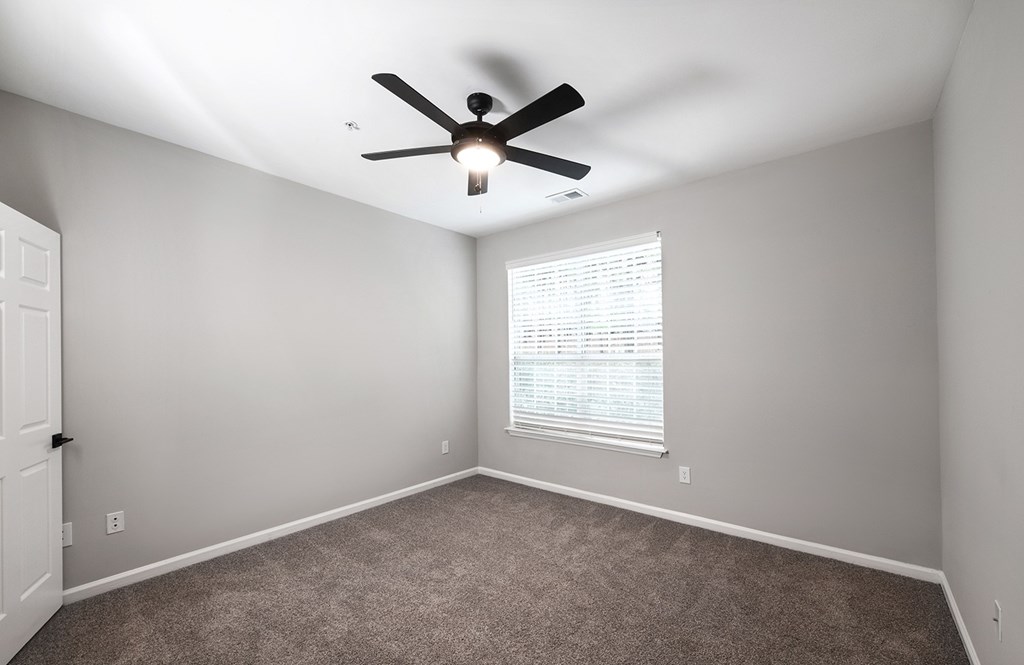 Large bedrooms with ceiling fan