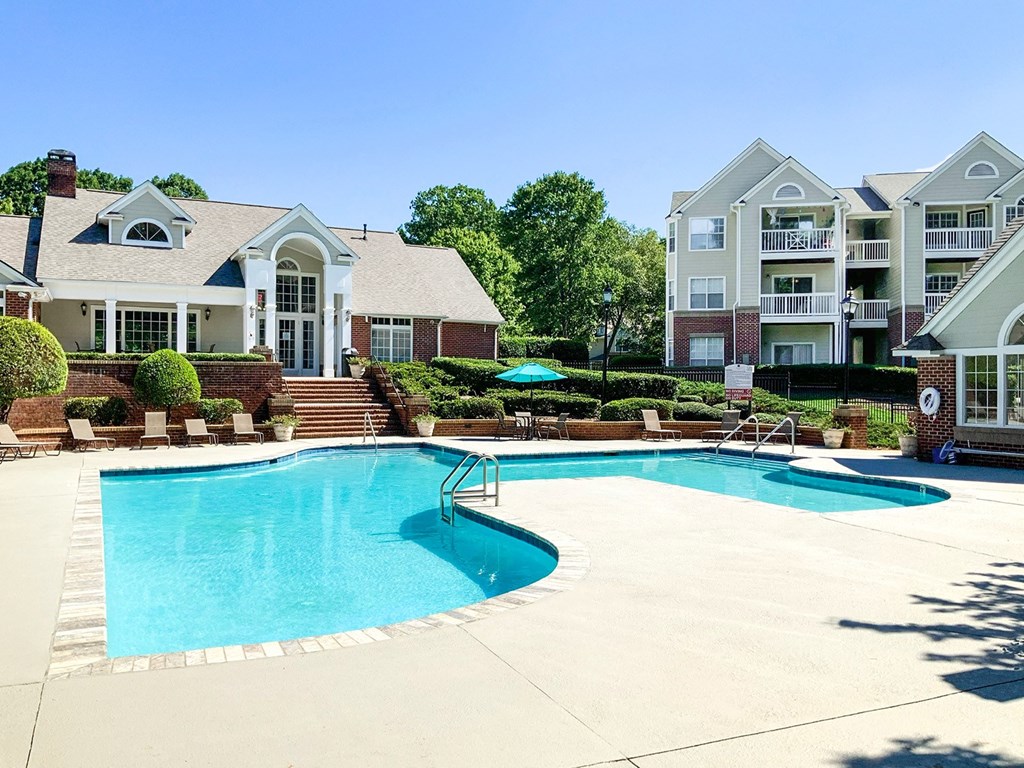 Outdoor pool with sundeck and WiFi