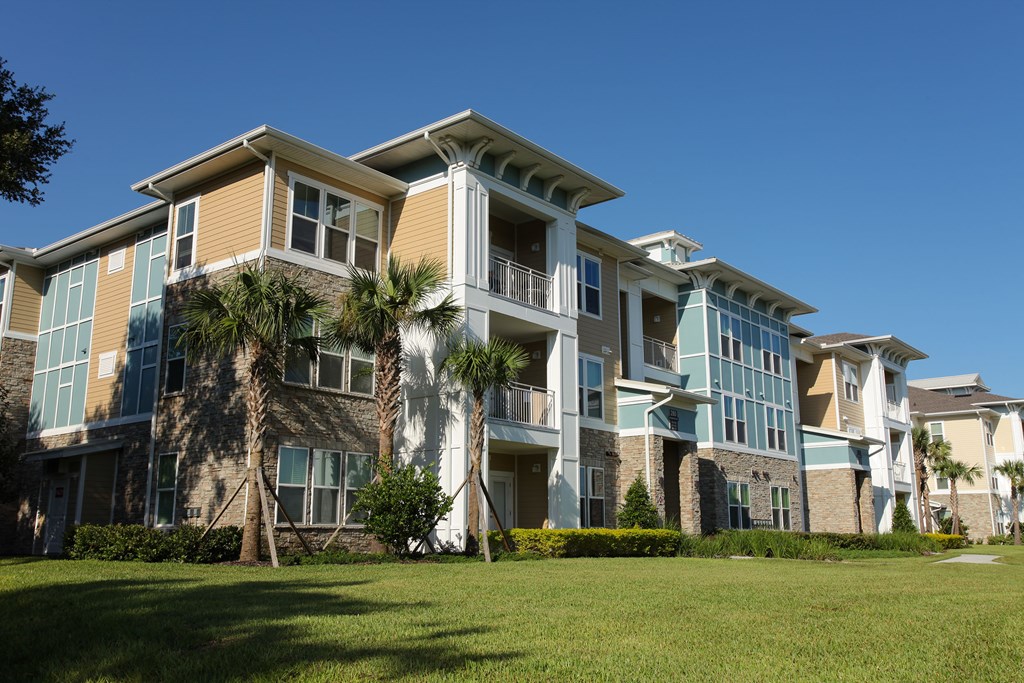 Beautiful property with palm trees located in Davenport, Florida 33896