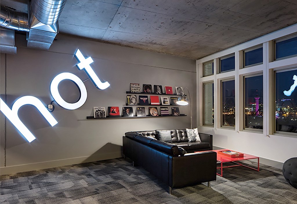 A room with a neon sign that says hot.