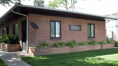 A brick building with the number 9 on it.