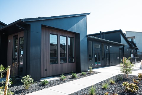 Courtyard Walking Path at Eastpark Apartment Homes, Salem, 97301
