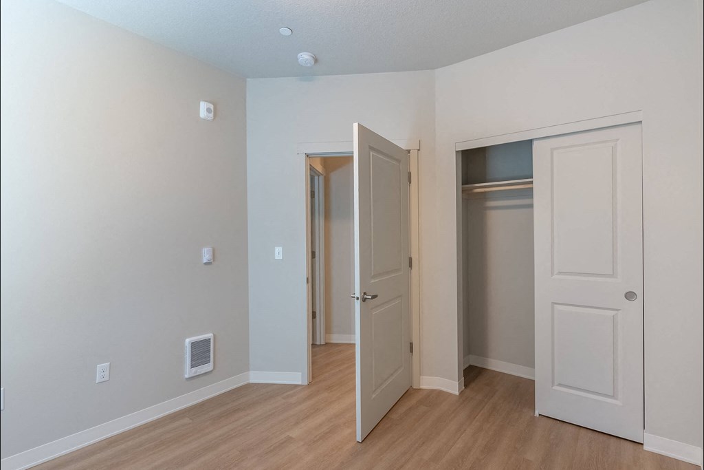A room with a white door and a white wall at Cascade Place Apartment Homes, Molalla, OR