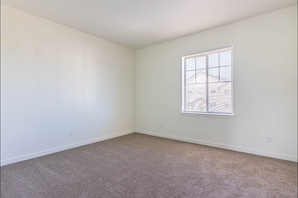 A room with a carpeted floor and a window at Riverplace Apartment Homes, Independence, 97351