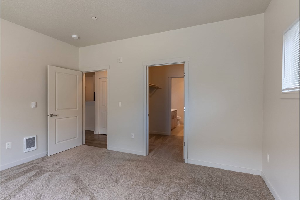 A room with two doors and a window at Sandyplace Apartment Homes, Sandy