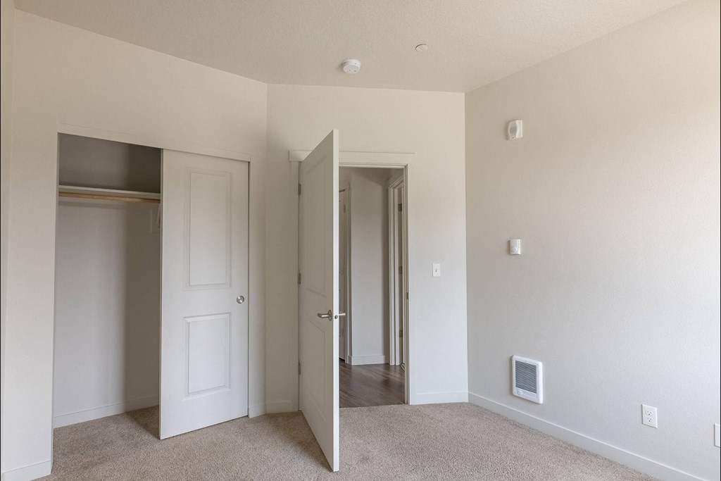 A room with a white door and a white wall at Sandyplace Apartment Homes, Oregon, 97055
