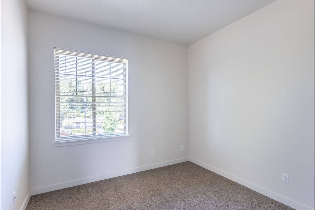 A room with a window and carpeted floor at Silverplace Apartment Homes, Silverton, OR, 97381