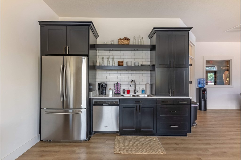 A kitchen with a refrigerator and a dishwasher at Silverplace Apartment Homes, Oregon, 97381