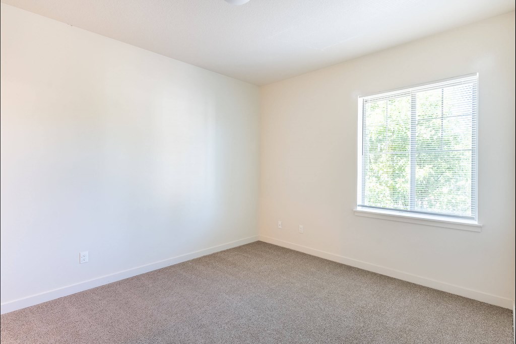 A room with a window and carpeted floor at Silverplace Apartment Homes, Oregon, 97381