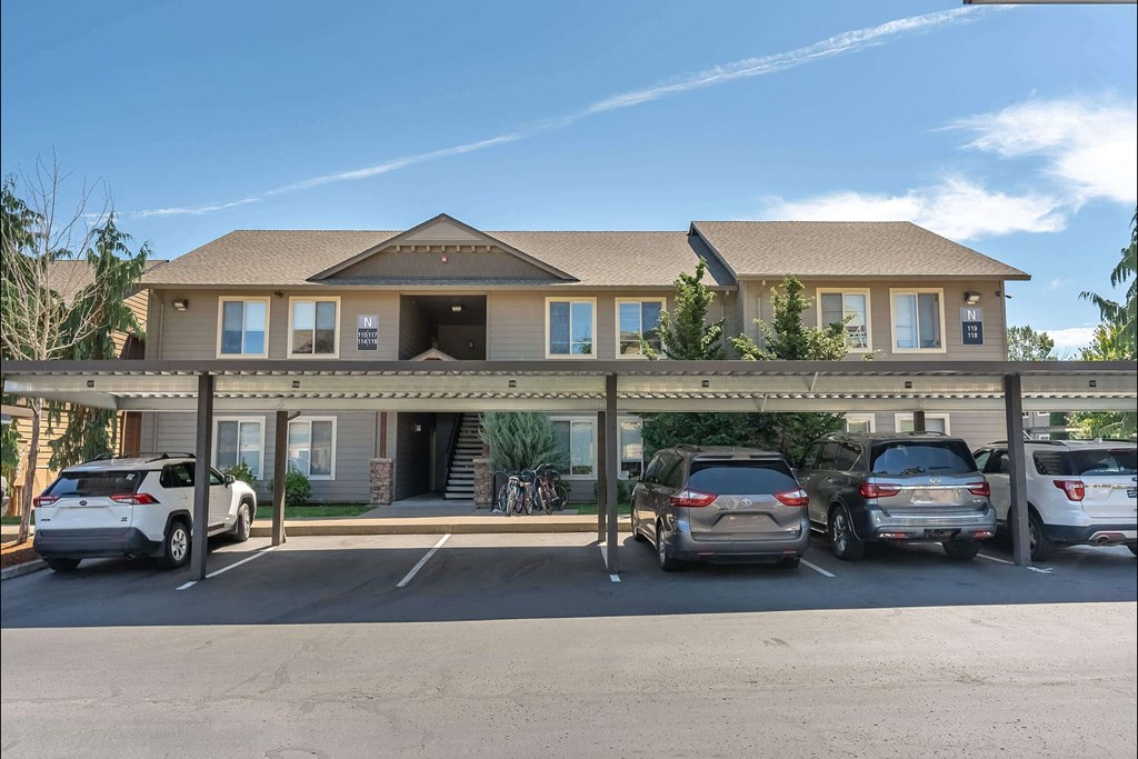 A building with a parking lot in front of it at Stoneplace Apartment Homes, Molalla, Oregon