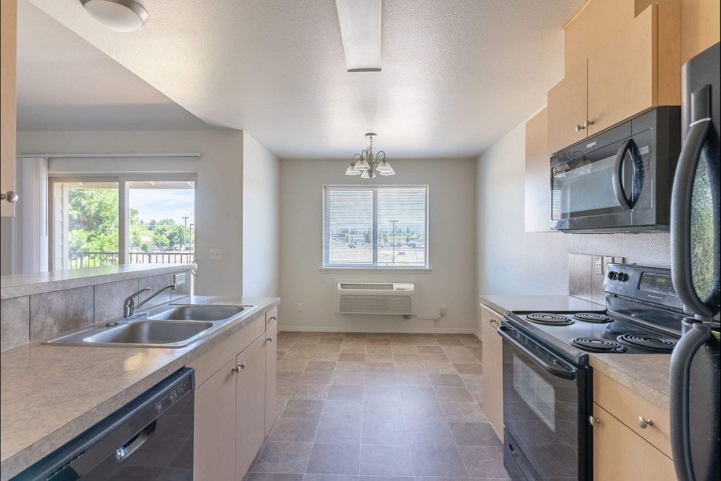 A kitchen with a stove, microwave, and oven at Stoneplace Apartment Homes, Molalla, OR, 97038