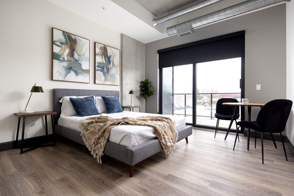 Gorgeous Bedroom at Damask, Windsor