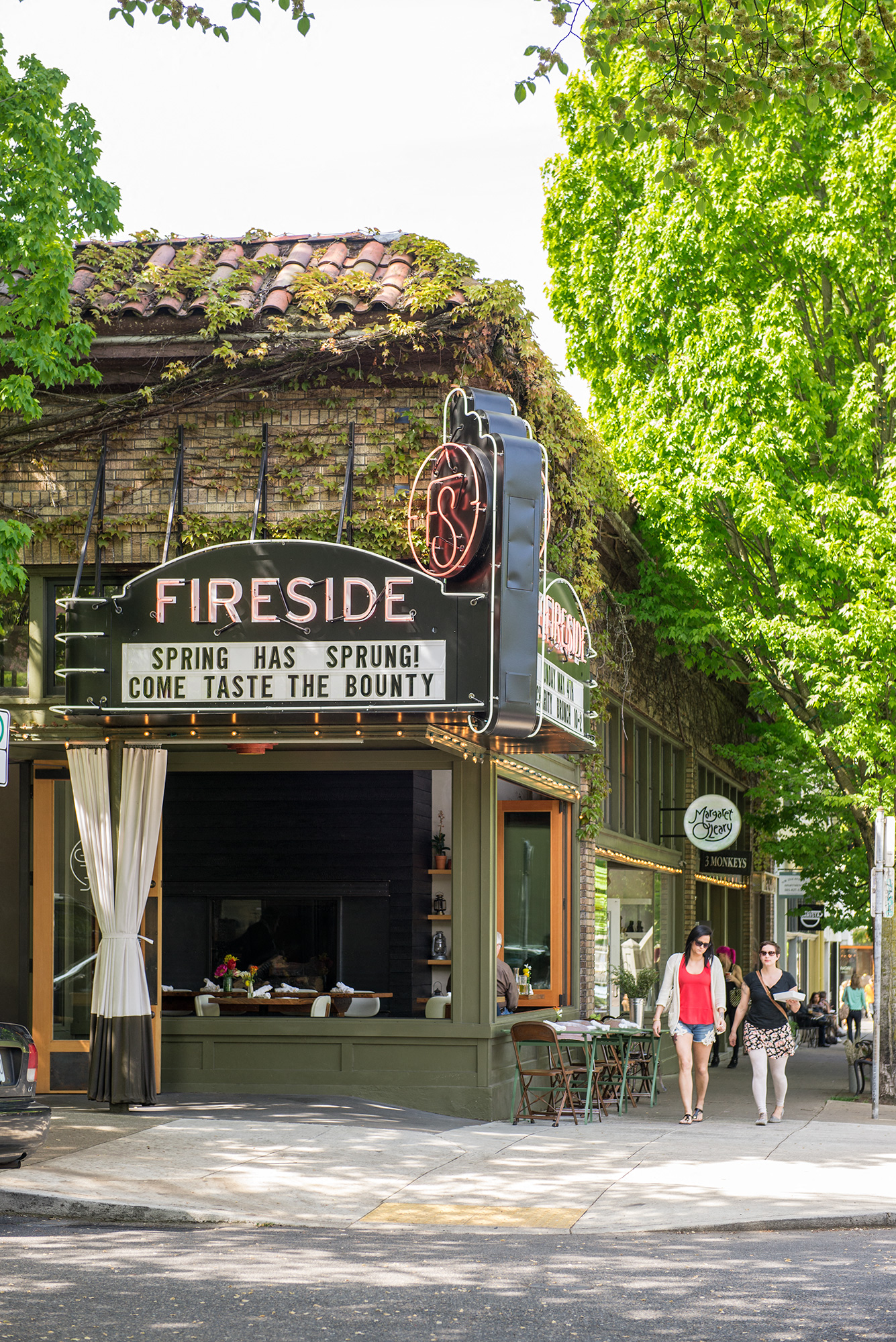 Popular restaurants are walking distance from Portland Towers