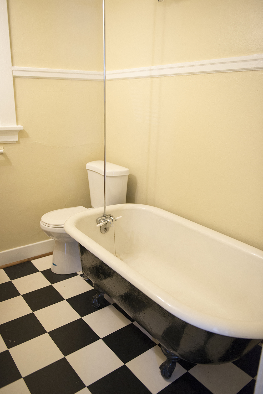 a bathroom with a toilet and a bath tub