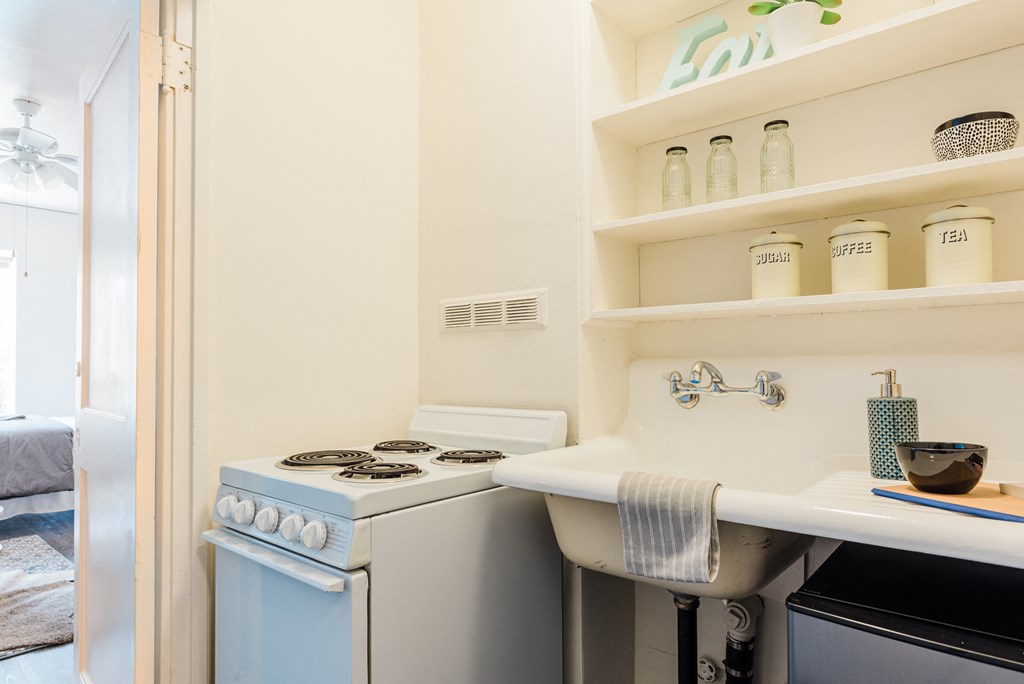 full-size stove/oven in efficient kitchen