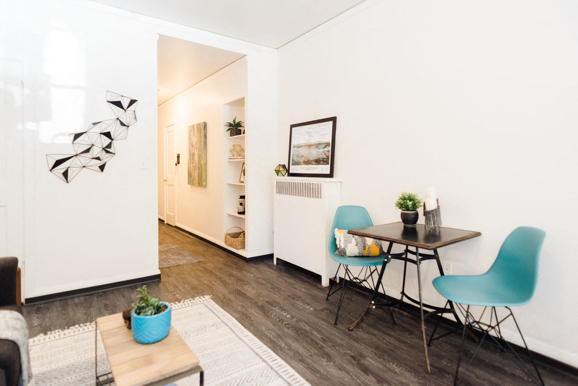 dining area leading to hallway