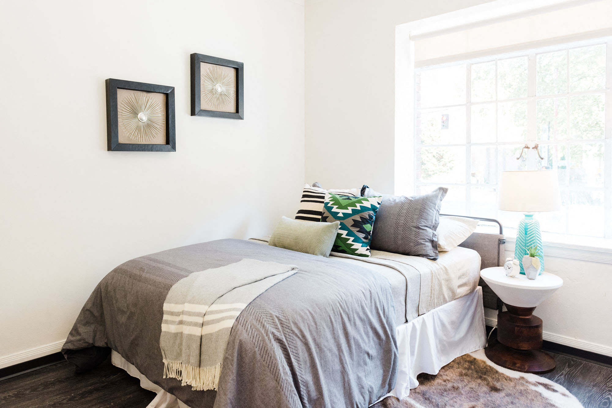 Sleeping nook with queen-size bed