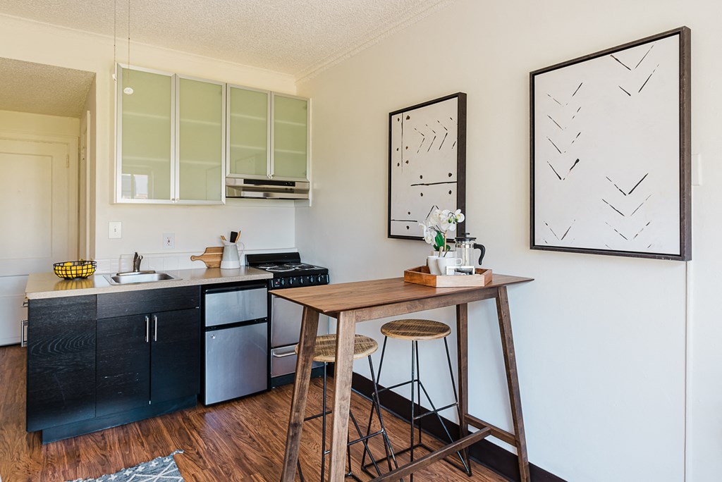 Regency Studio apartments are equipped with a full kitchen