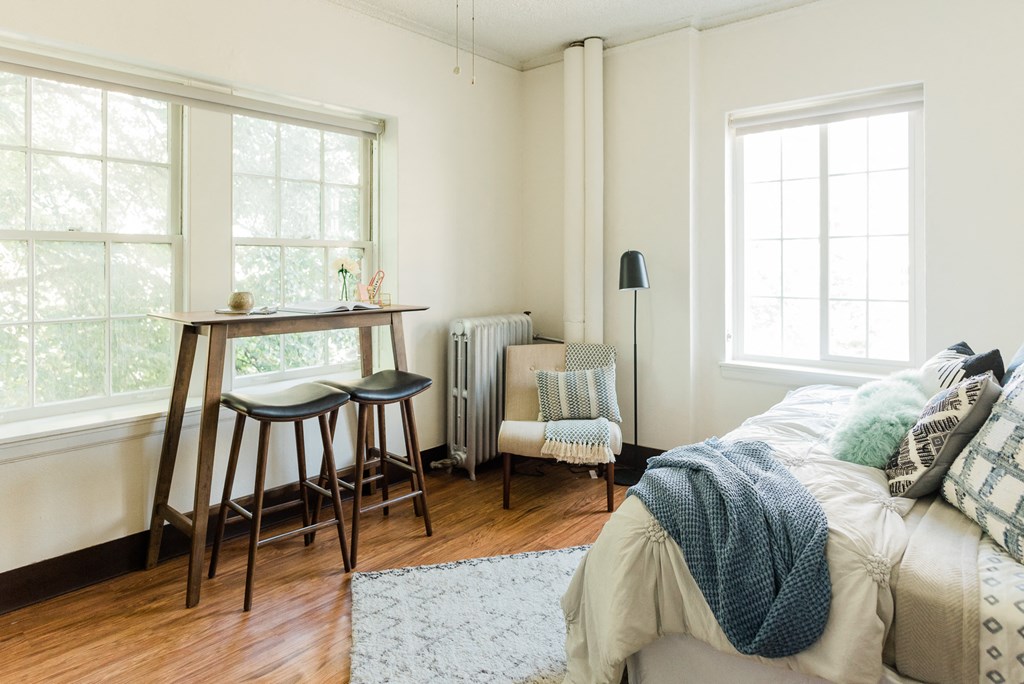 All the comforts of home in your Regency apartment