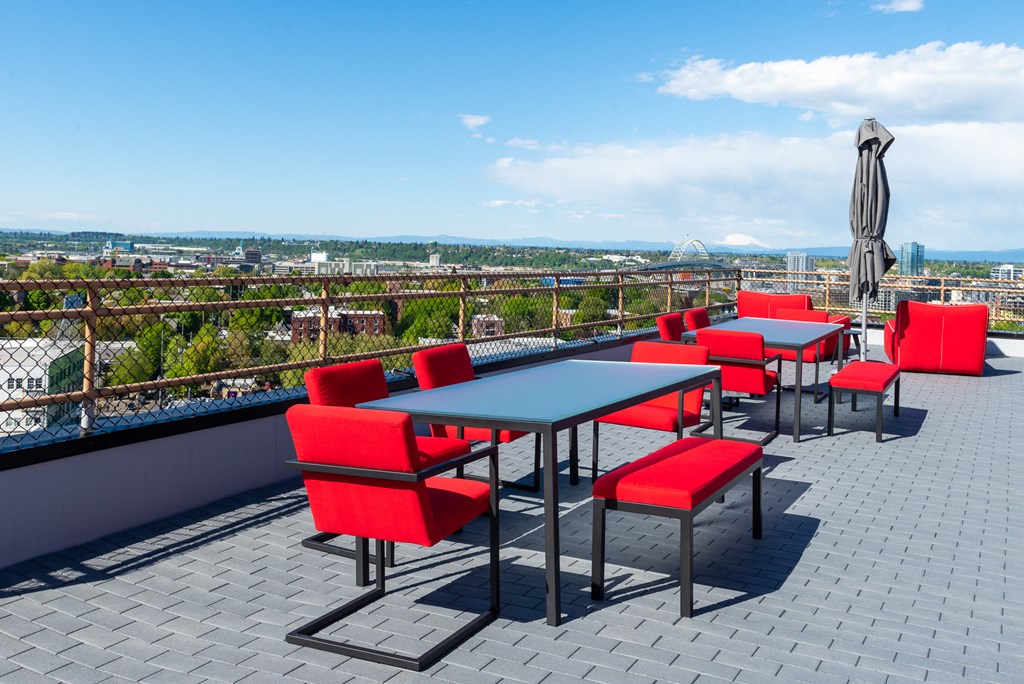 Dine alfresco on the rooftop deck at Portland Towers