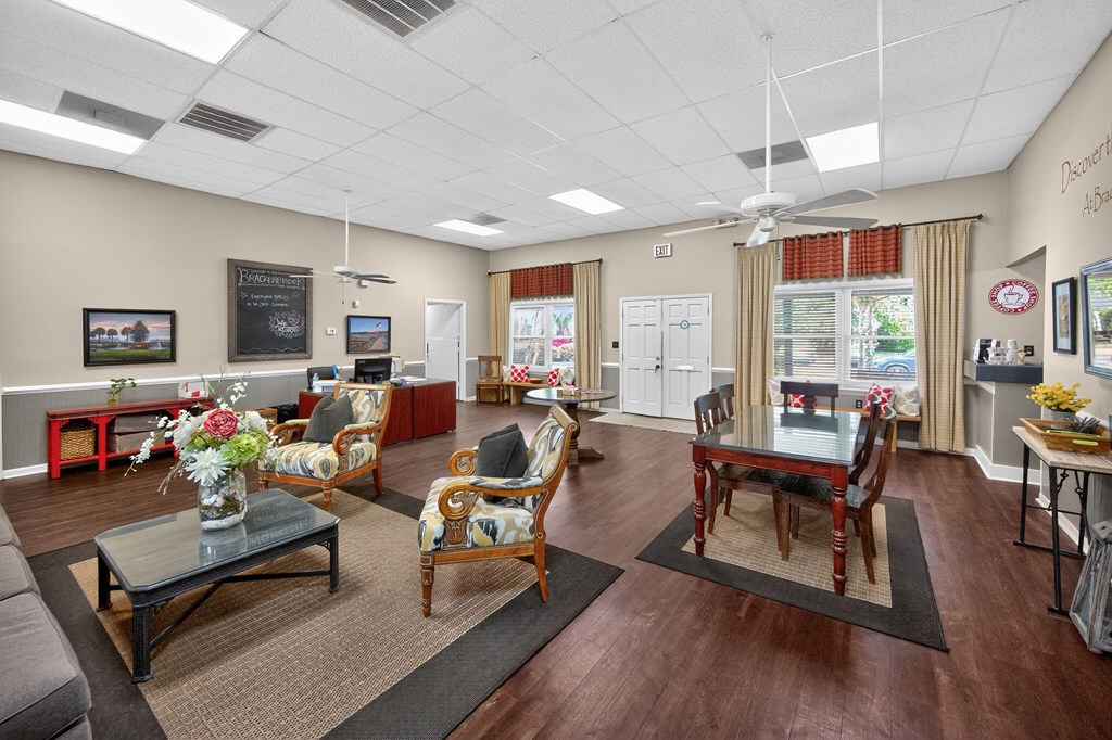 A living room with a dining table and chairs at Brackenbrook Apartments, North Charleston
