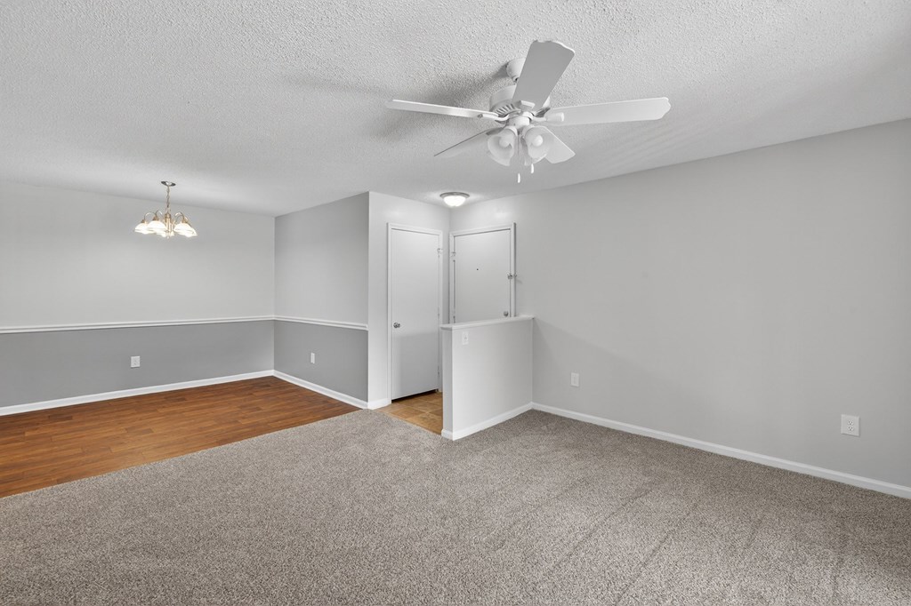 A room with a ceiling fan and a rug on the floor at North Bluff Apartments, North Charleston 29406