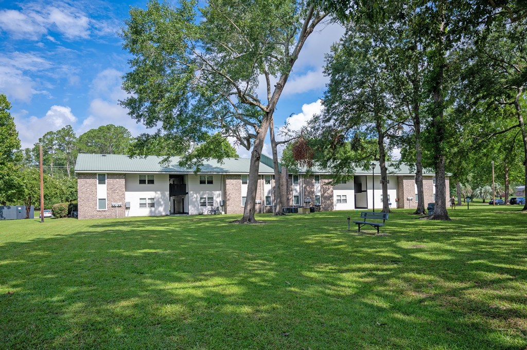 A green lawn in front of a building. at Sawbranch Apartments, South Carolina, 29485