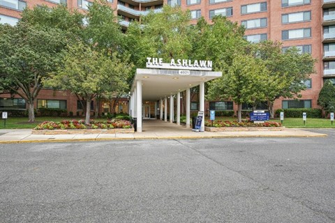The Ashlawn apartment complex is surrounded by trees and has a clean, well-maintained appearance.