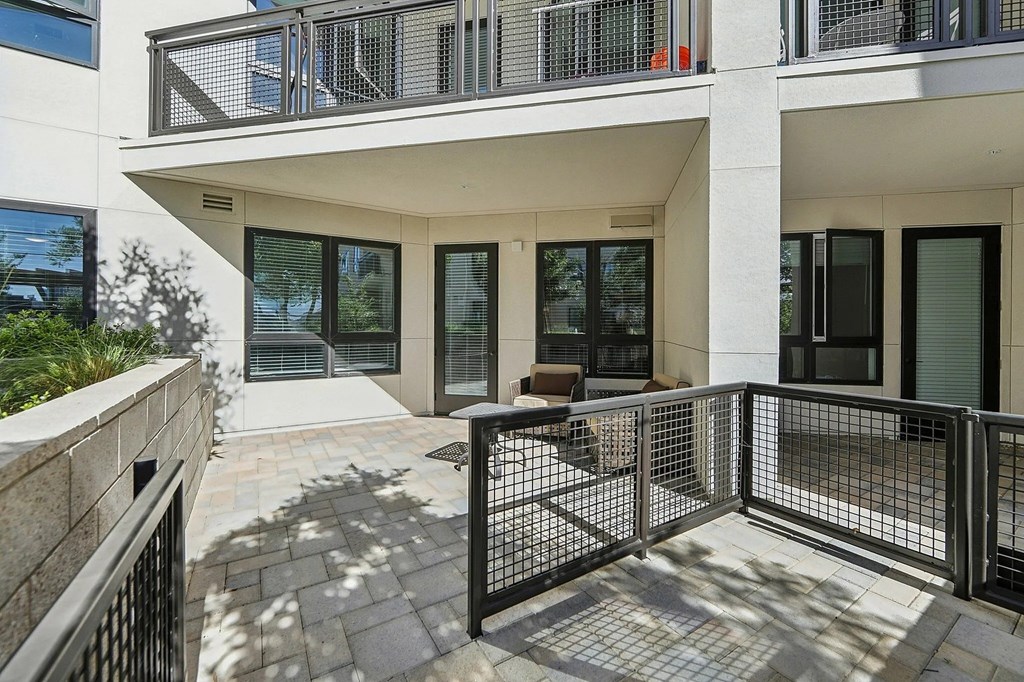 Patio with chairs at Bayview Apartments, California, 94608