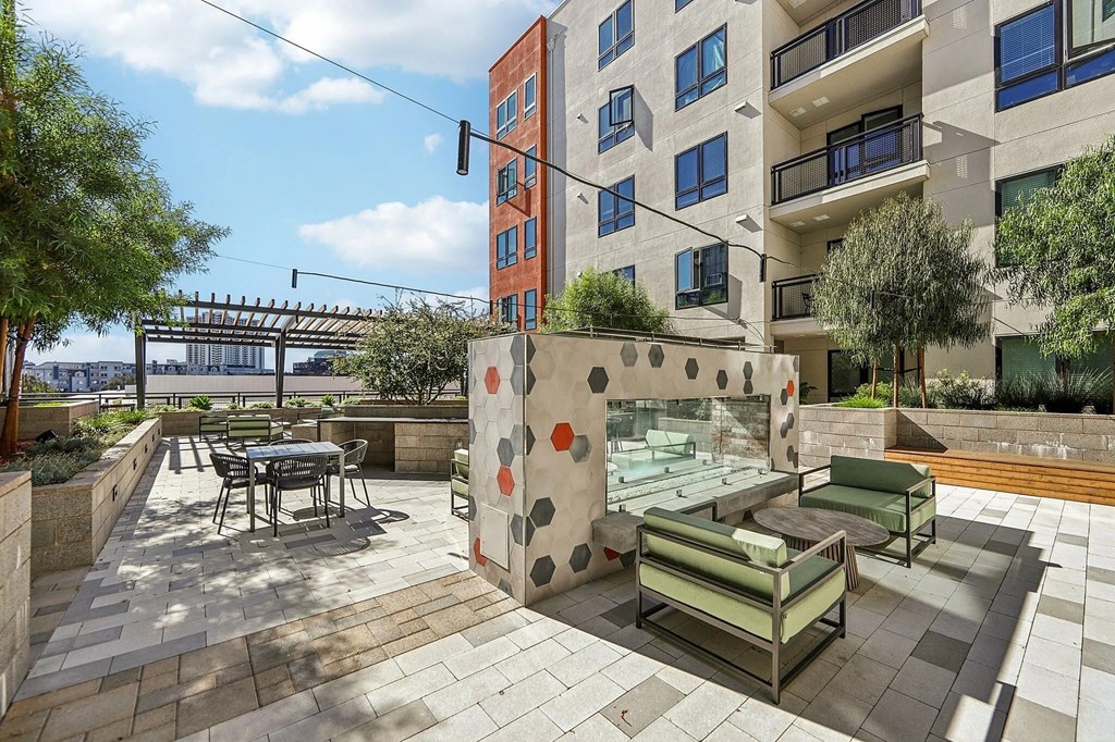 Outdoor patio at Bayview Apartments, Emeryville, 94608