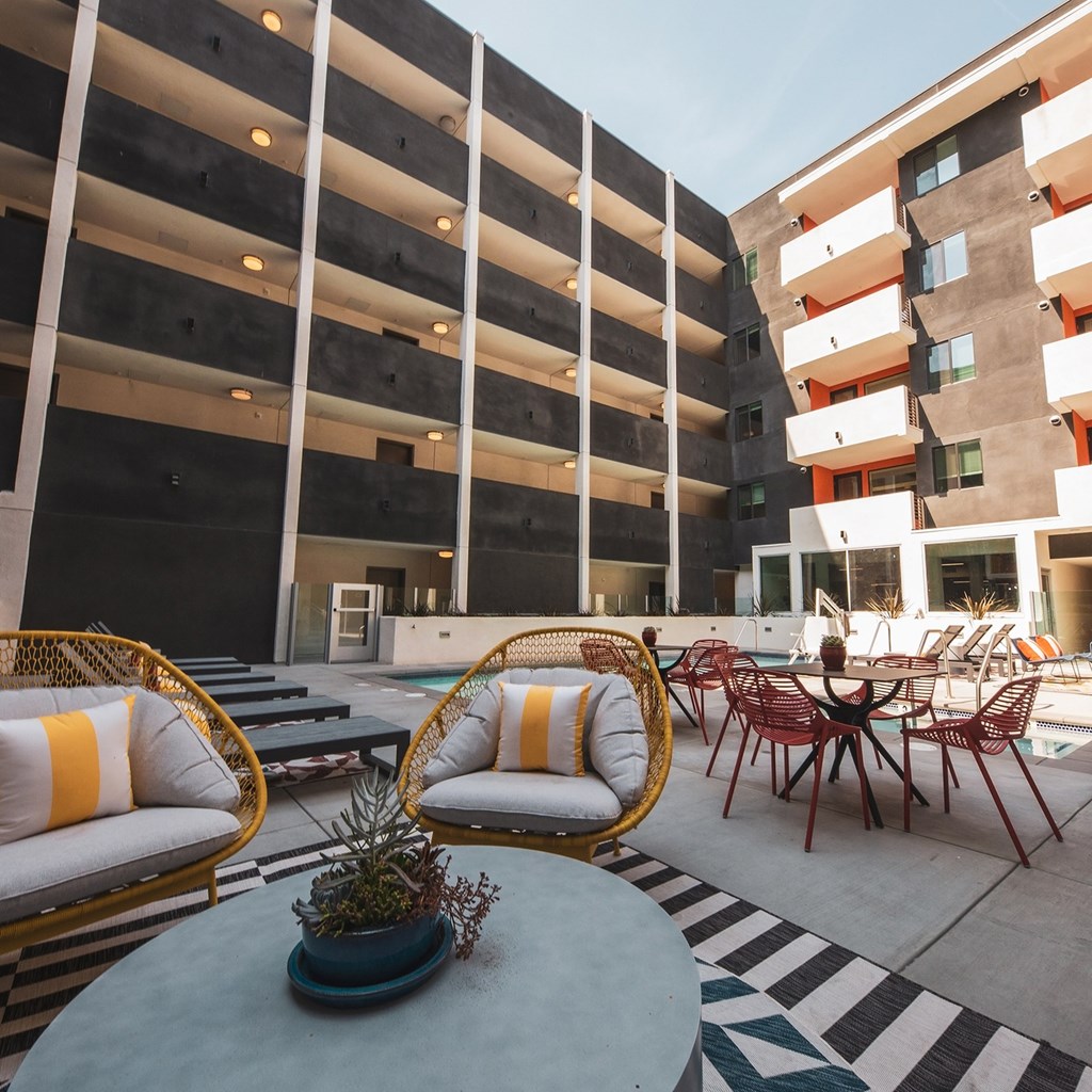 Patio with a table and chairs at Sora Apartments, Inglewood, CA, 90302