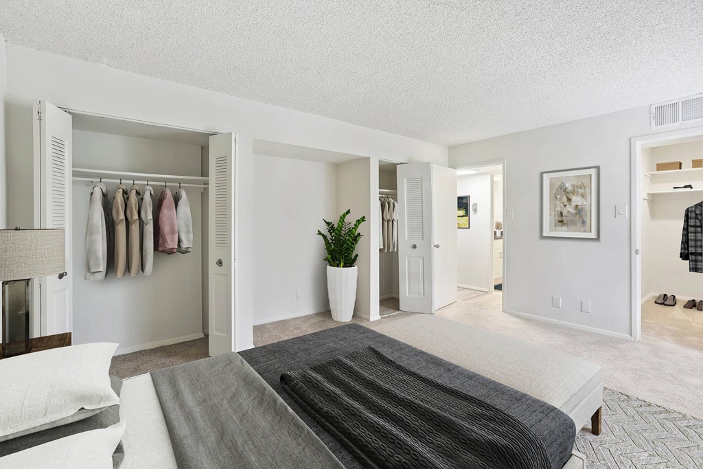 Bedroom with a closet at Vistas of Annandale, Annandale